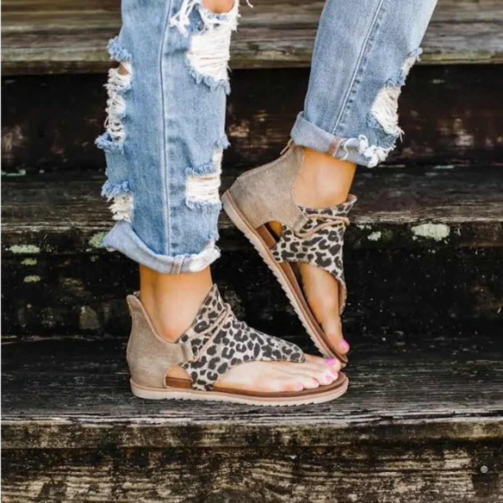 Very G leopard Sandals size 8.5